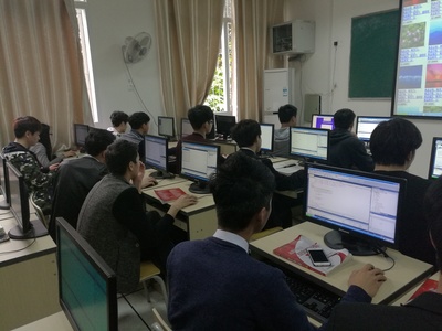 實(shí)訓(xùn)中心簡(jiǎn)介 計(jì)算機(jī)軟硬件的協(xié)同開(kāi)發(fā)基地